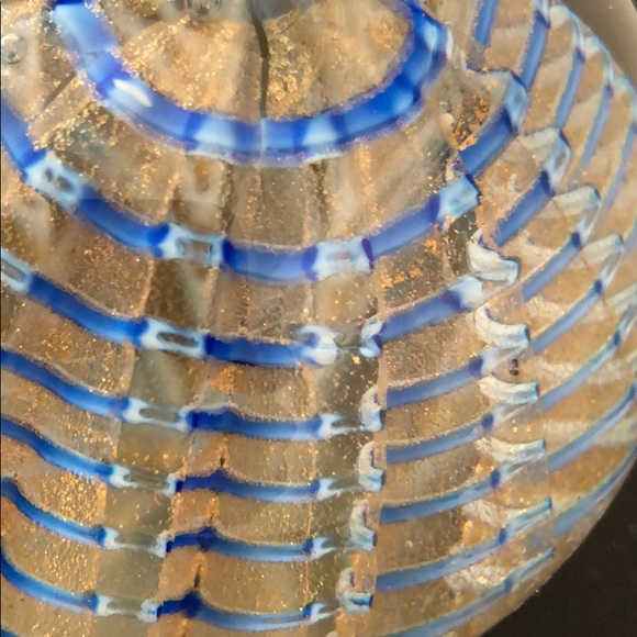 HAND BLOWN PAPERWEIGHT BLUE RIBBON/ GOLD METALLIC - Picture 7 of 8